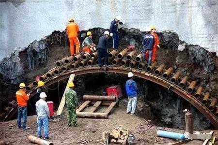 宁陵隧道钢花管支护案例